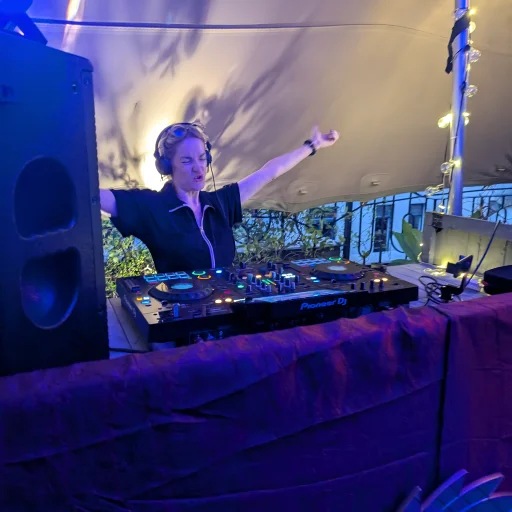 AurallaurA performing behind the decks