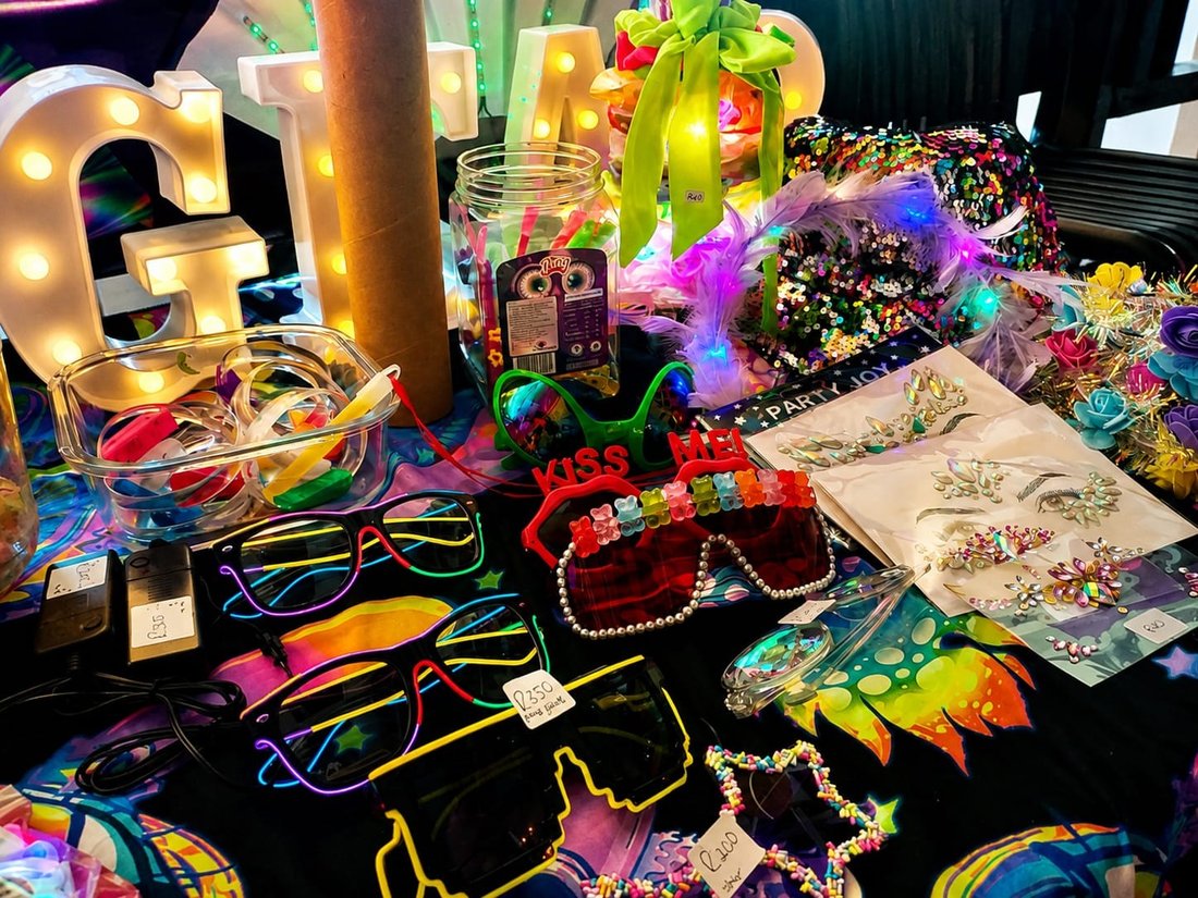 Glow accessories, bracelets and light-up letters on the Groove Gear table
